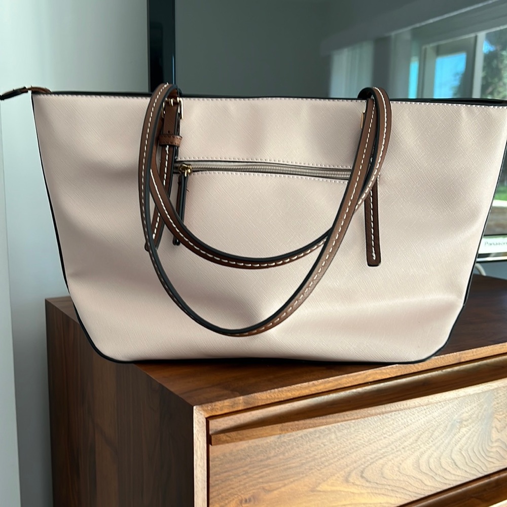 Plastic purse has no brand on it